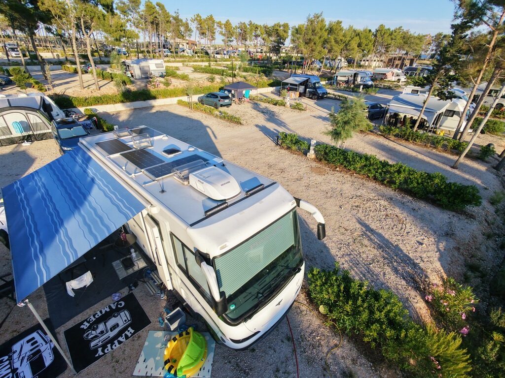 Phoenix 8200 BML — aerial view with roof equipment